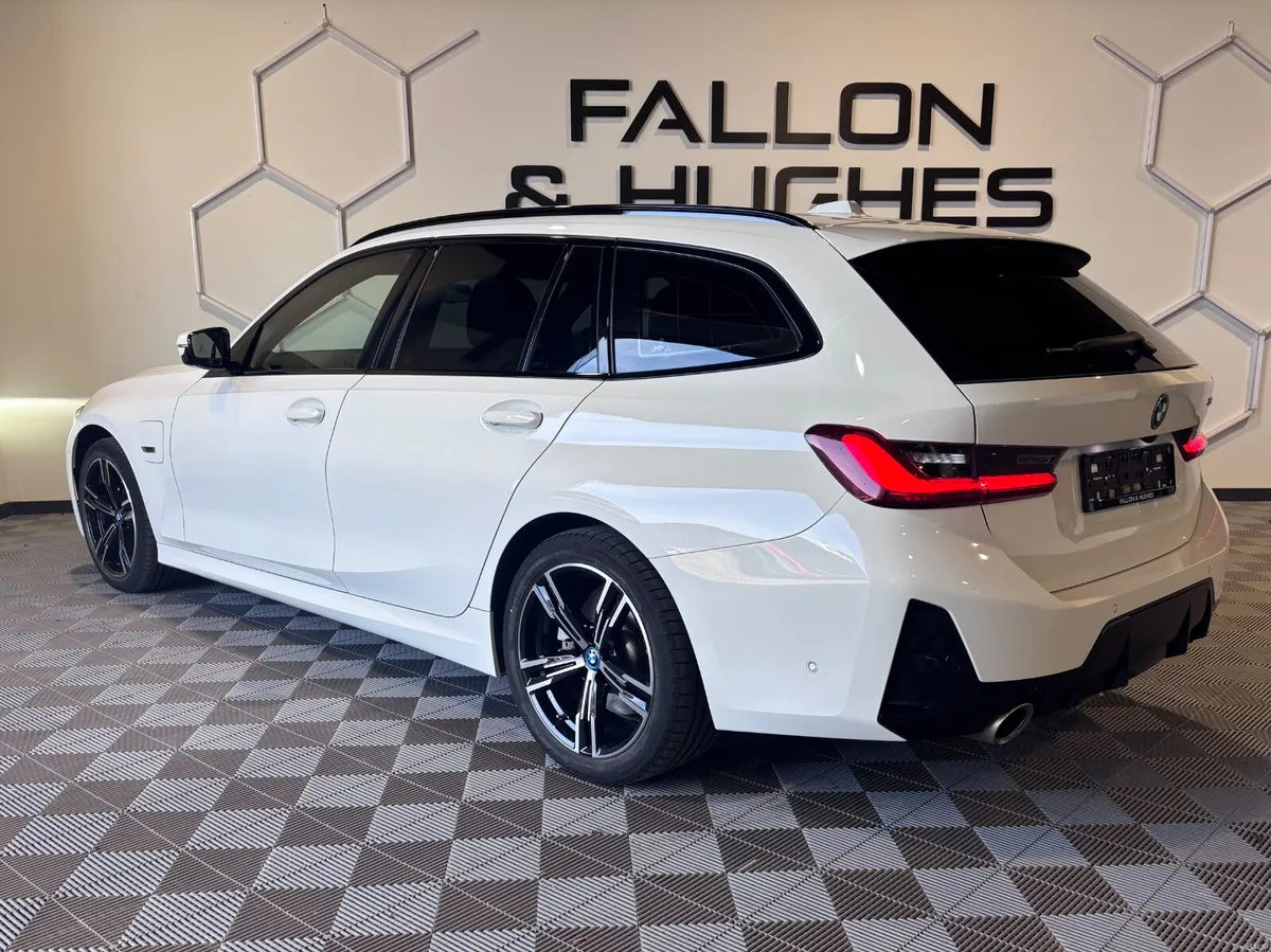 BMW 3 SERIES 330e M SPORT AUTO HYBRID ESTATE - Image 4