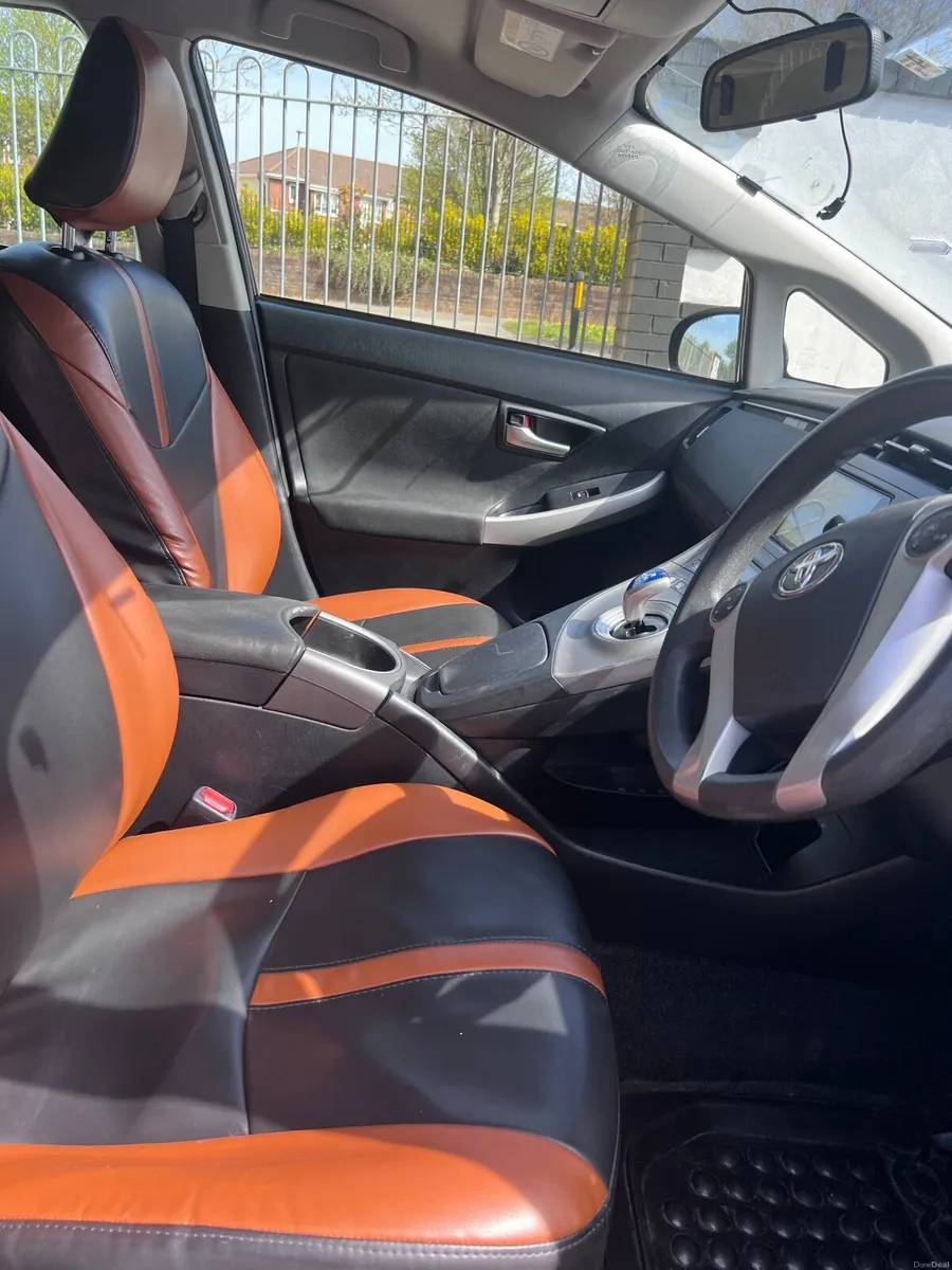 Toyota Prius 2016 - Image 2