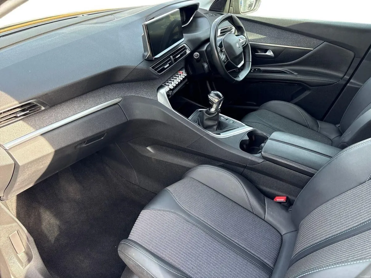 Peugeot 5008 1.5 BlueHDi 130bhp Allure - Image 4