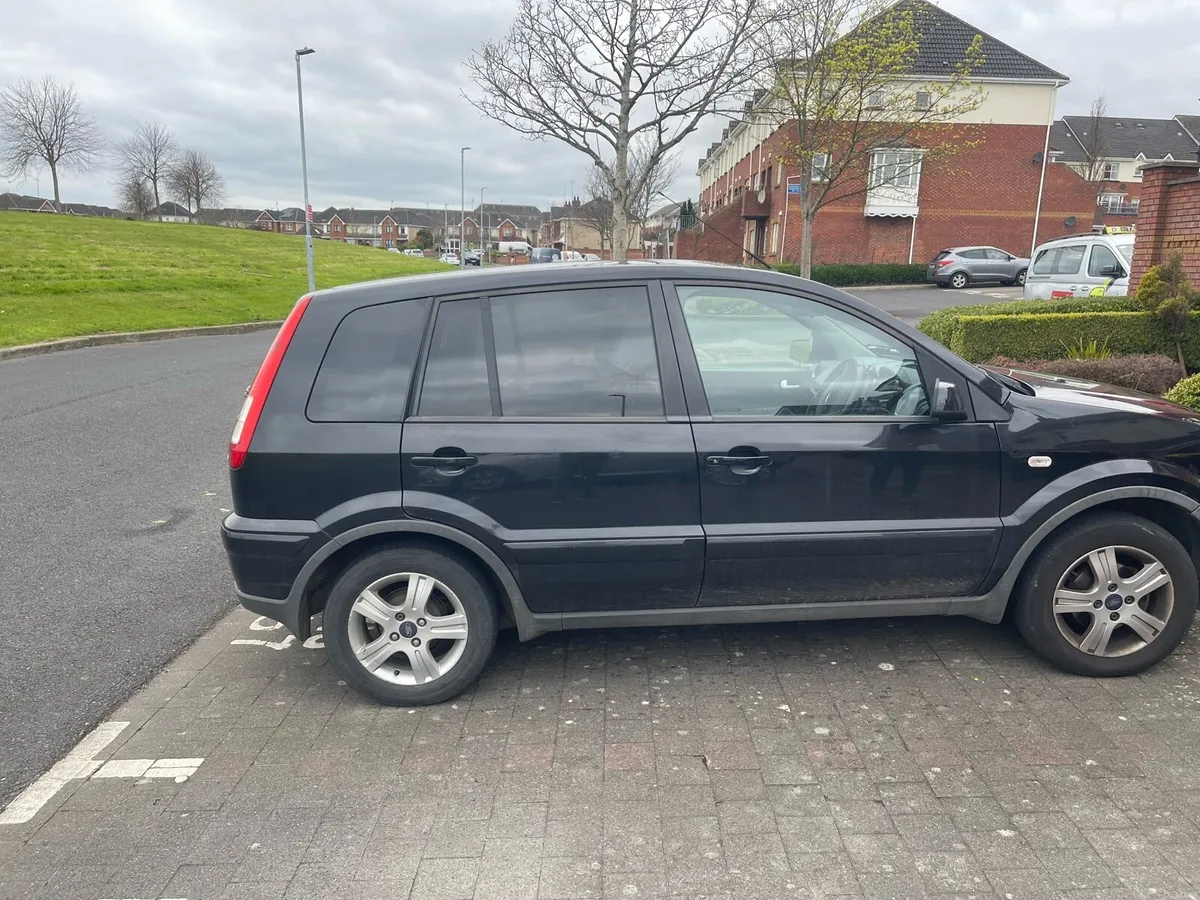 Ford Fusion - Image 4