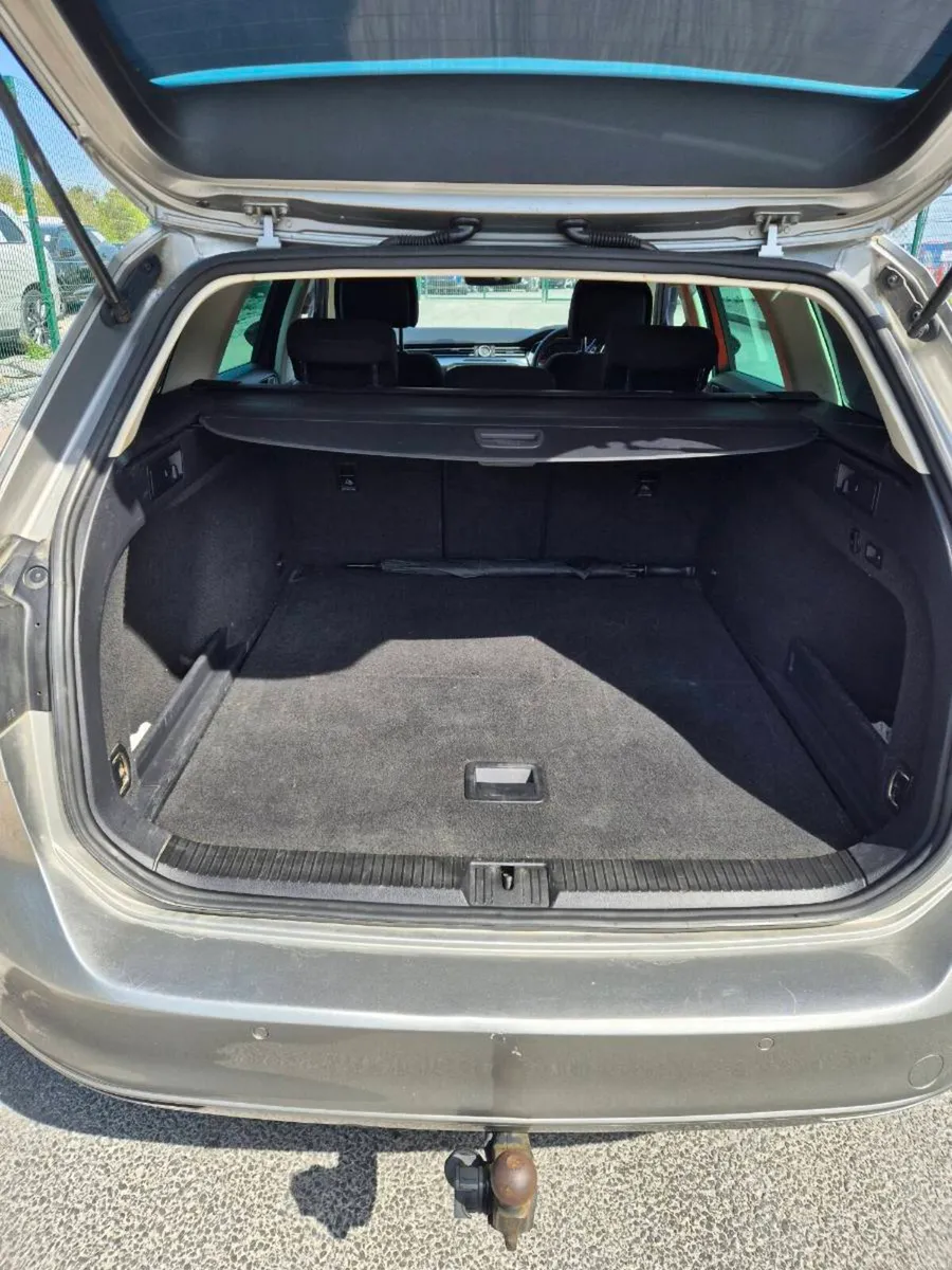 Volkswagen Passat 2015 - Image 2