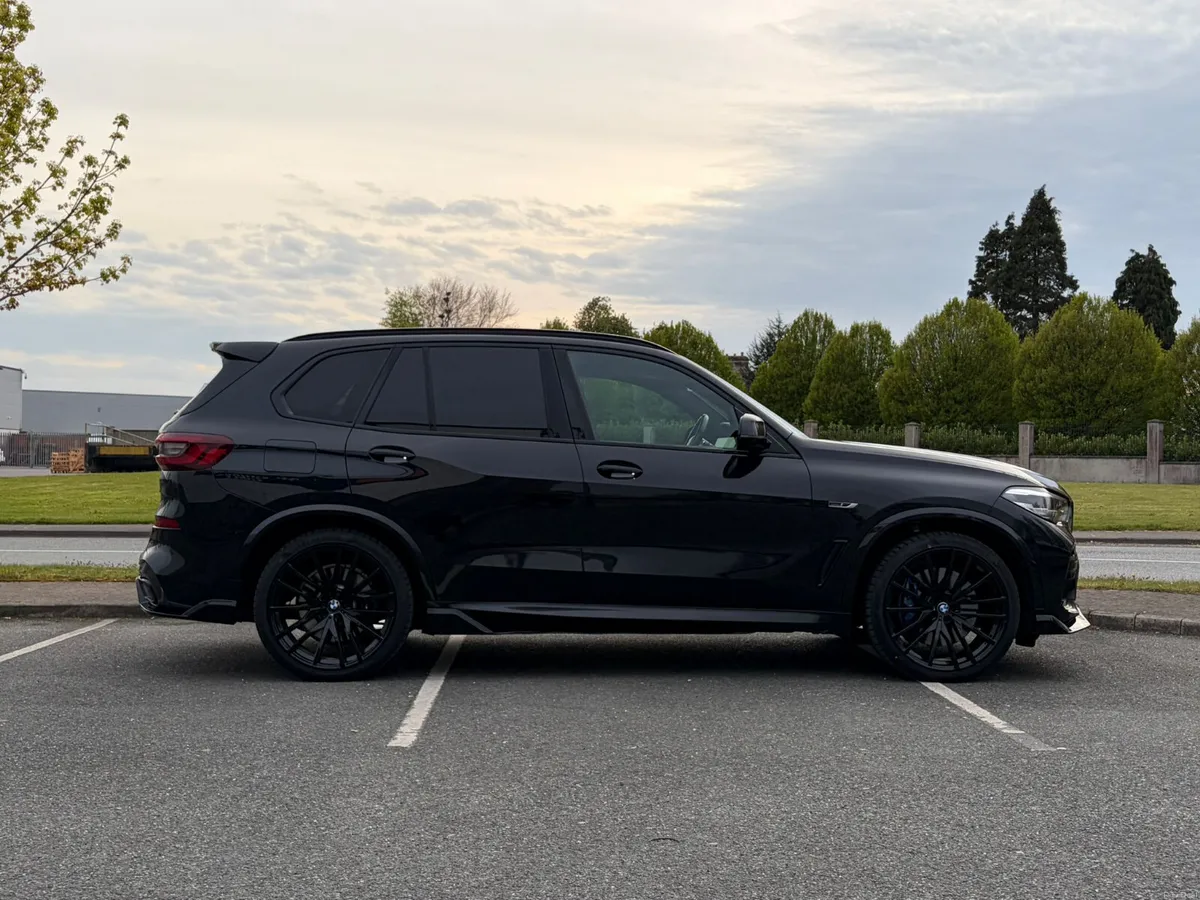 2022 BMW X5 45e M Sport Plus M Performance X-Drive - Image 2