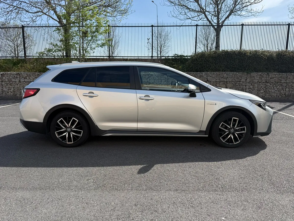 Toyota Corolla 2.0 Hybrid Trek (New NCT 08-27) - Image 4