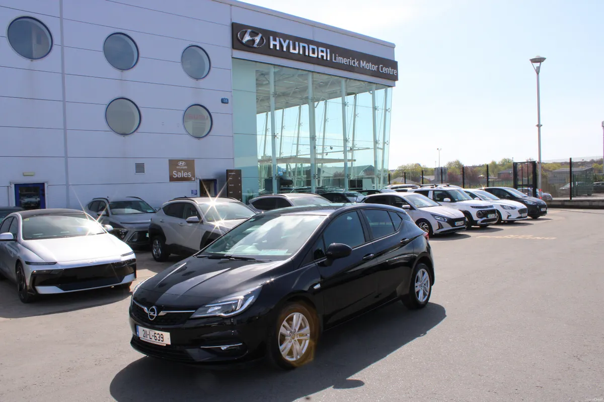 Opel Astra 2021 - Image 1