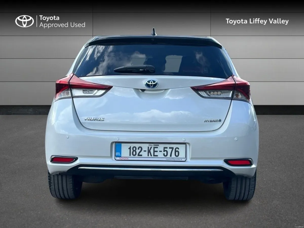 Toyota Auris HYBRID LUNA SPORT 4DR AUTO - Image 4
