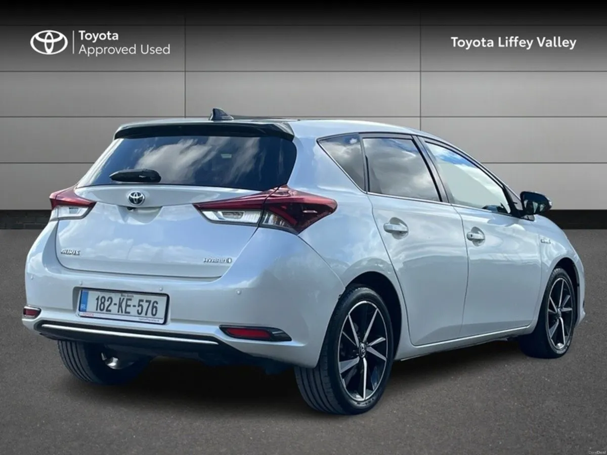 Toyota Auris HYBRID LUNA SPORT 4DR AUTO - Image 2