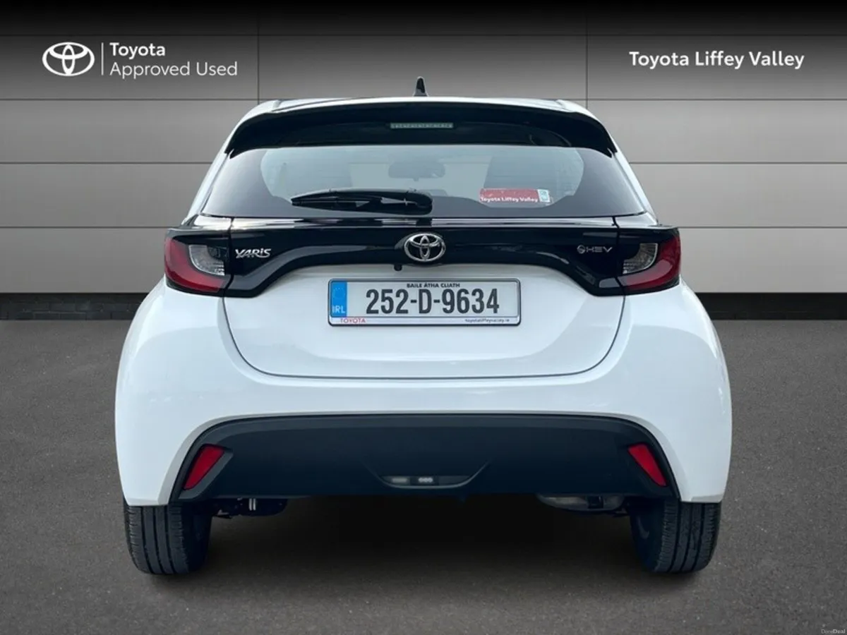 Toyota Yaris YARIS HYBRID LUNA - Image 4