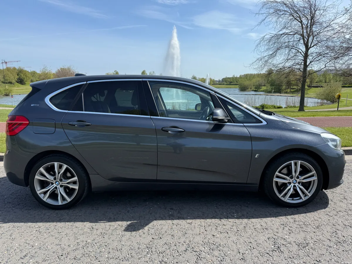 225E X DRIVE AUTOMATIC HYBRID - Image 4