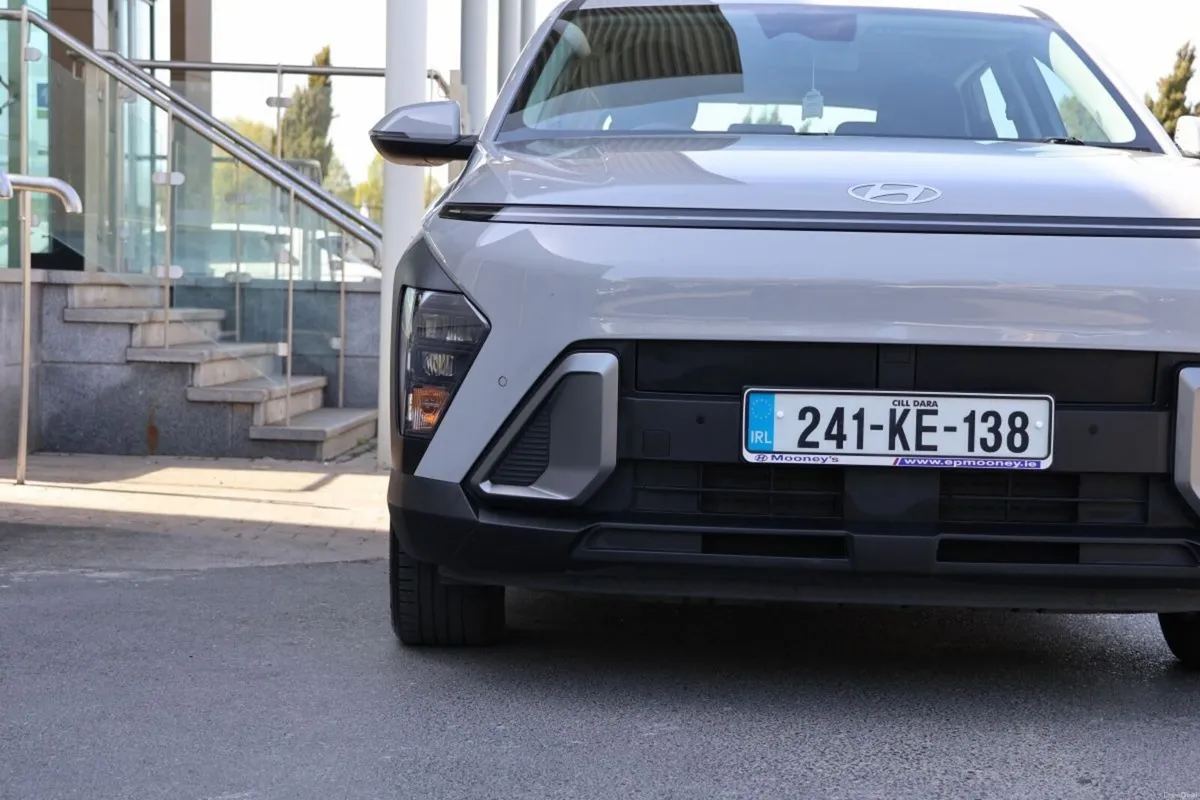 Hyundai KONA 1.6 HYBRID Signature Auto, BEST VALUE - Image 4