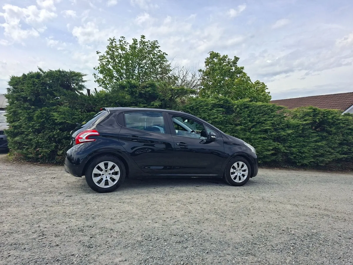 Peugeot 208 2013 - Image 2