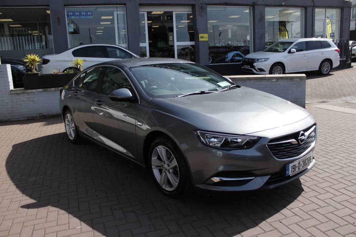 2019 OPEL INSIGINIA 5DR SALOON TURBO D SE AUTO - Image 1