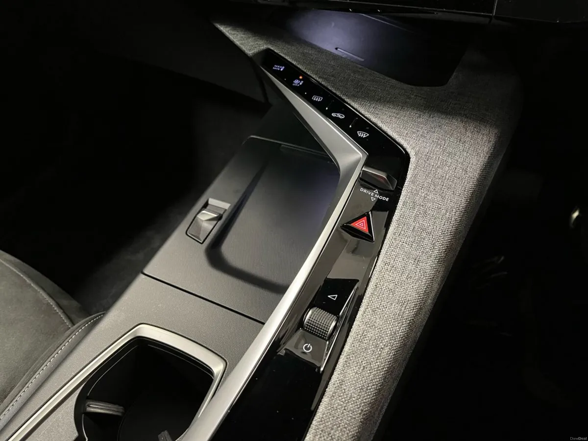 Peugeot 3008 GT EV 73kWh 210BHP - Reversing Camera - Image 4