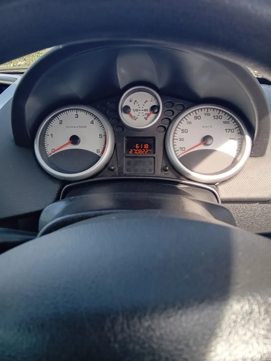 Peugeot 207 2010 - Image 2