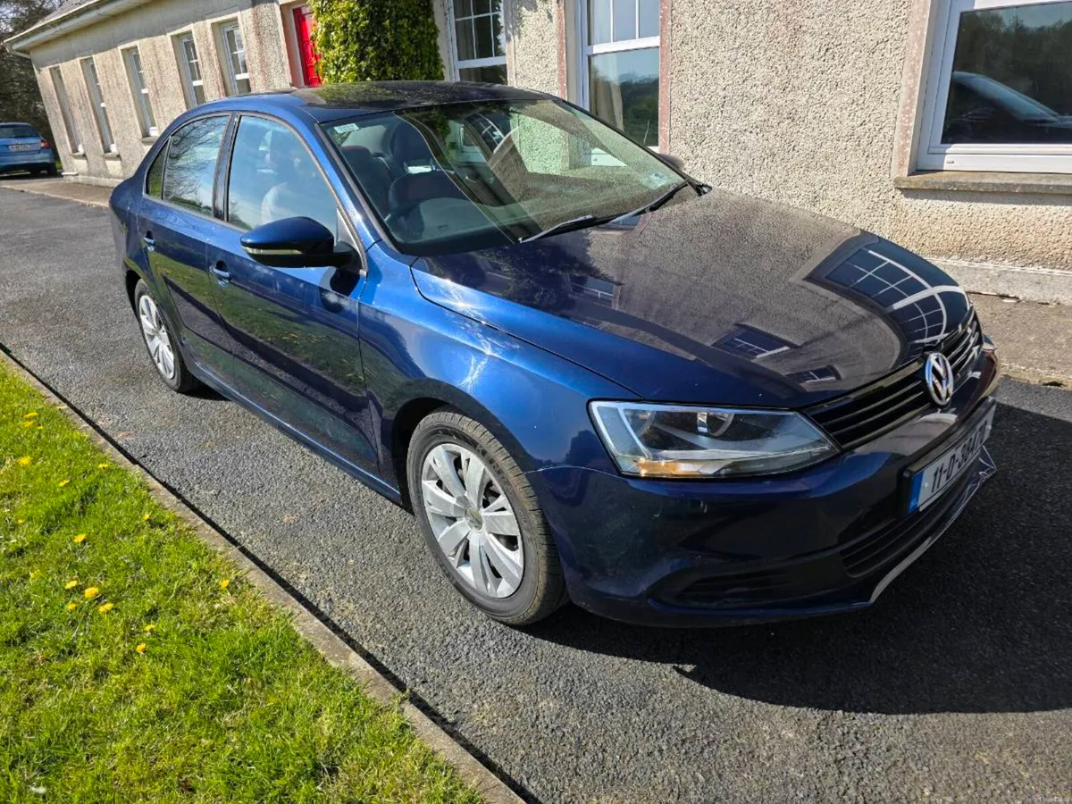Valkswagen Jetta 2011 - Image 2