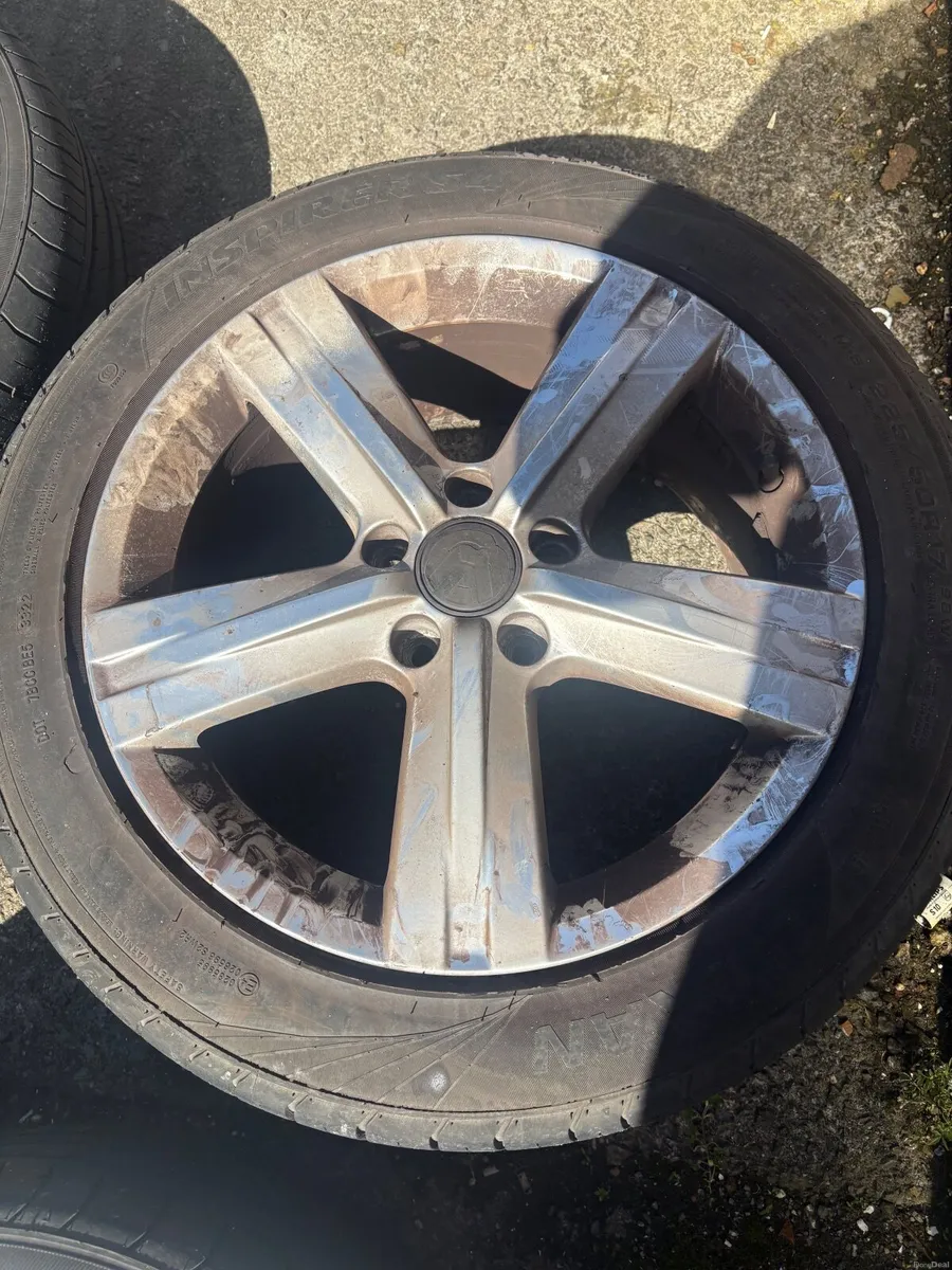 Volkswagen Passat 2012 - Image 2