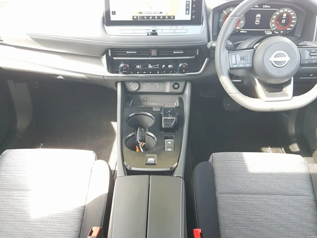 Nissan X-Trail ePOWER SV PREMIUM 5 Seater - Image 4