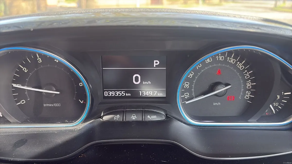 Peugeot 2008 2017 ALLURE 1.2 110 4DR AUTO - Image 2