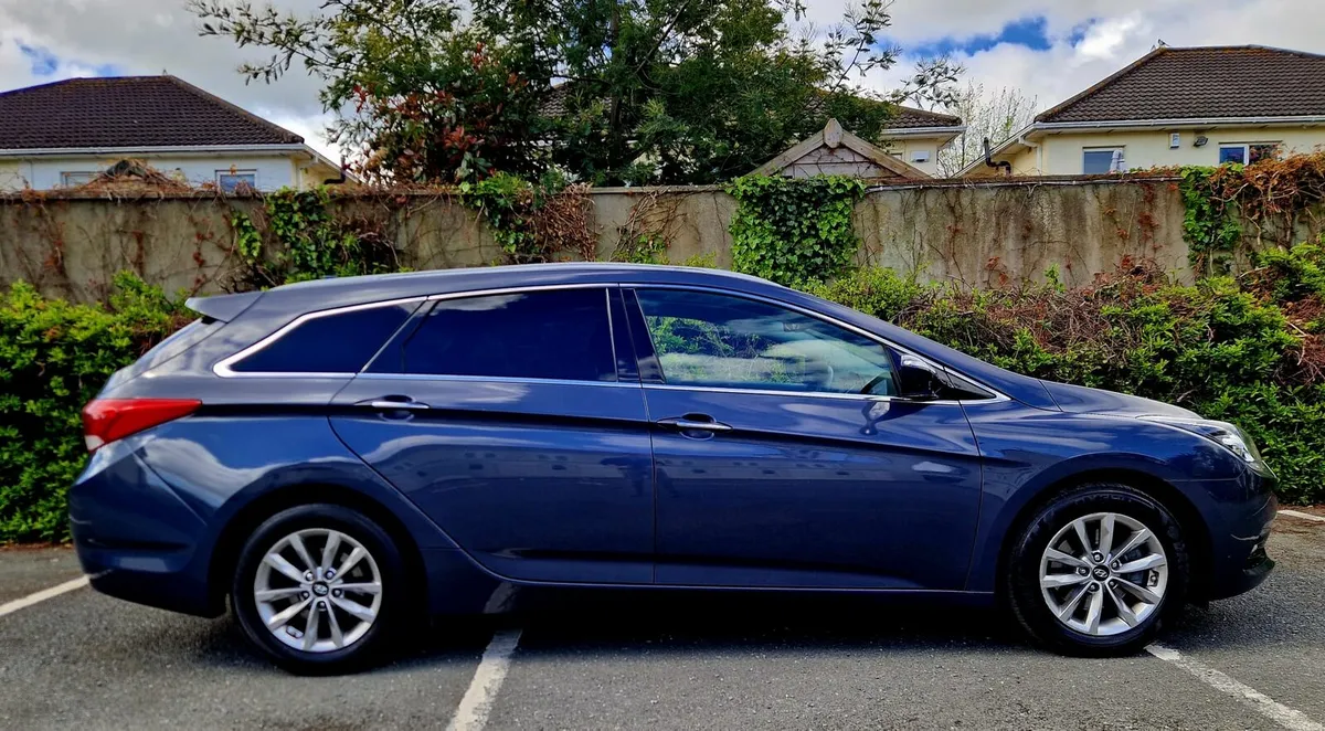 Hyundai i40 Estate.  NCT 05/27 - Image 2