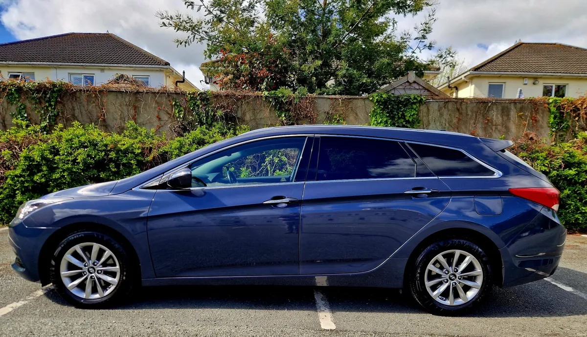 Hyundai i40 Estate.  NCT 05/27 - Image 4