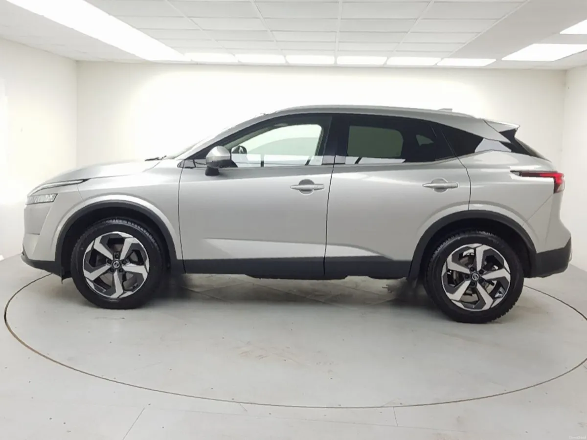 Nissan Qashqai 1.3 PET MILD HYBRID SV PREMIUM - Image 5