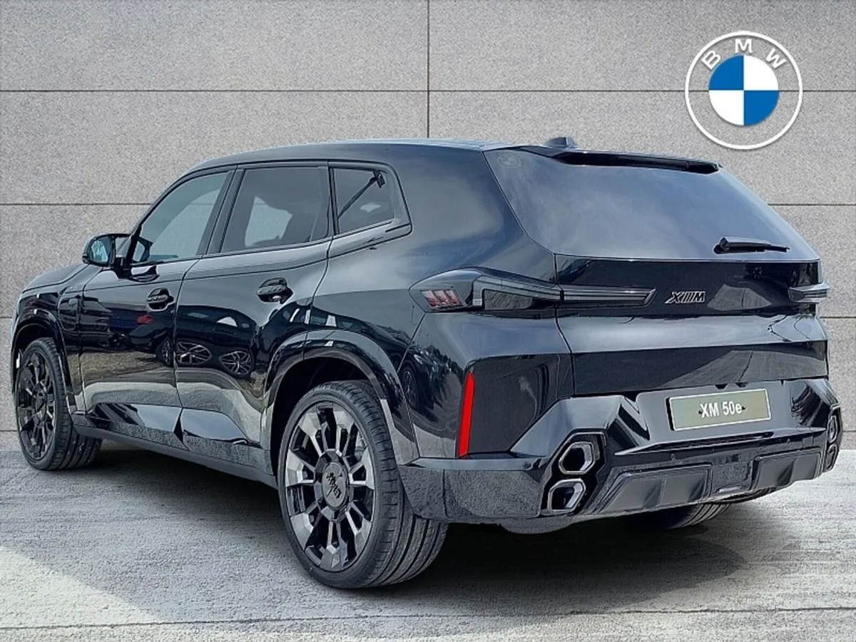 BMW XM 50e - Image 2