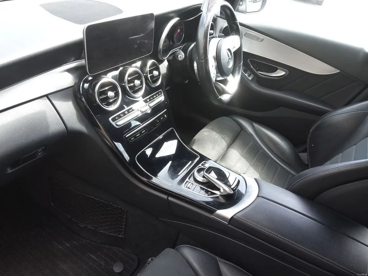 Mercedes-Benz C-Class AMG Premium 2019 - Image 4