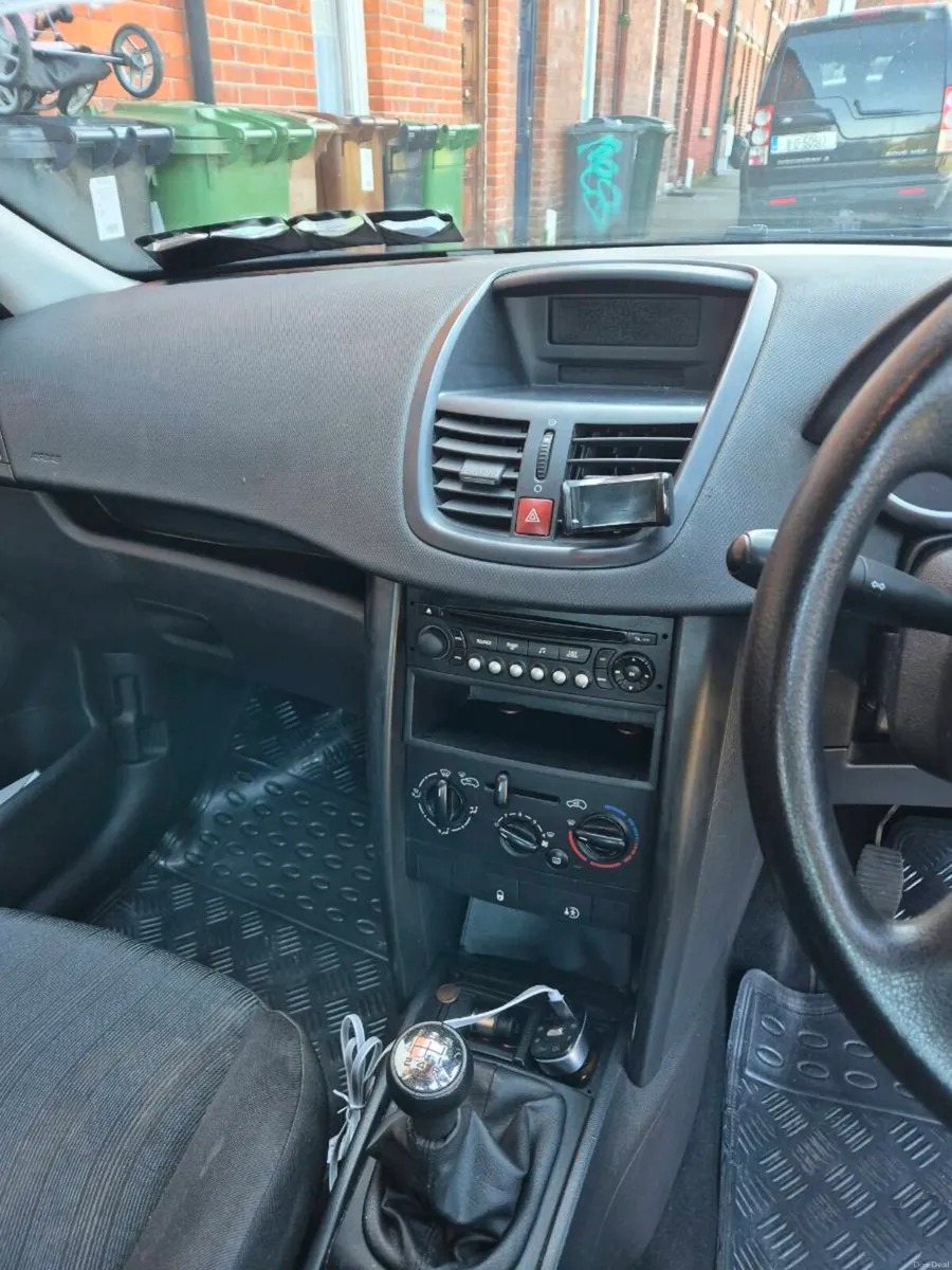 Peugeot 207 - Image 2