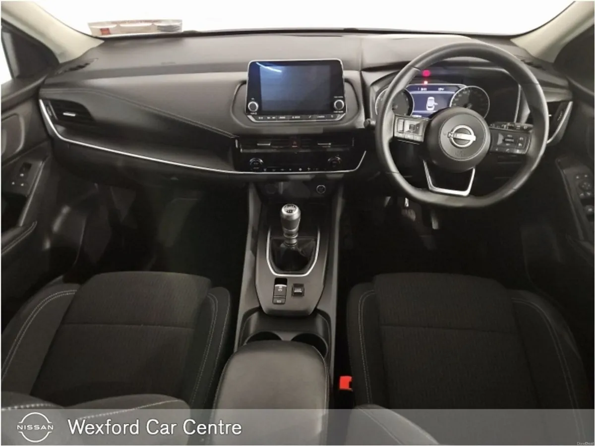 Nissan Qashqai 1.3 SV STOCK CLEARANCE - Image 4