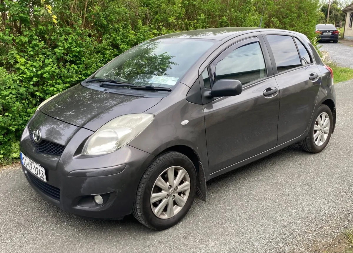 Toyota Yaris 2011 - Image 3