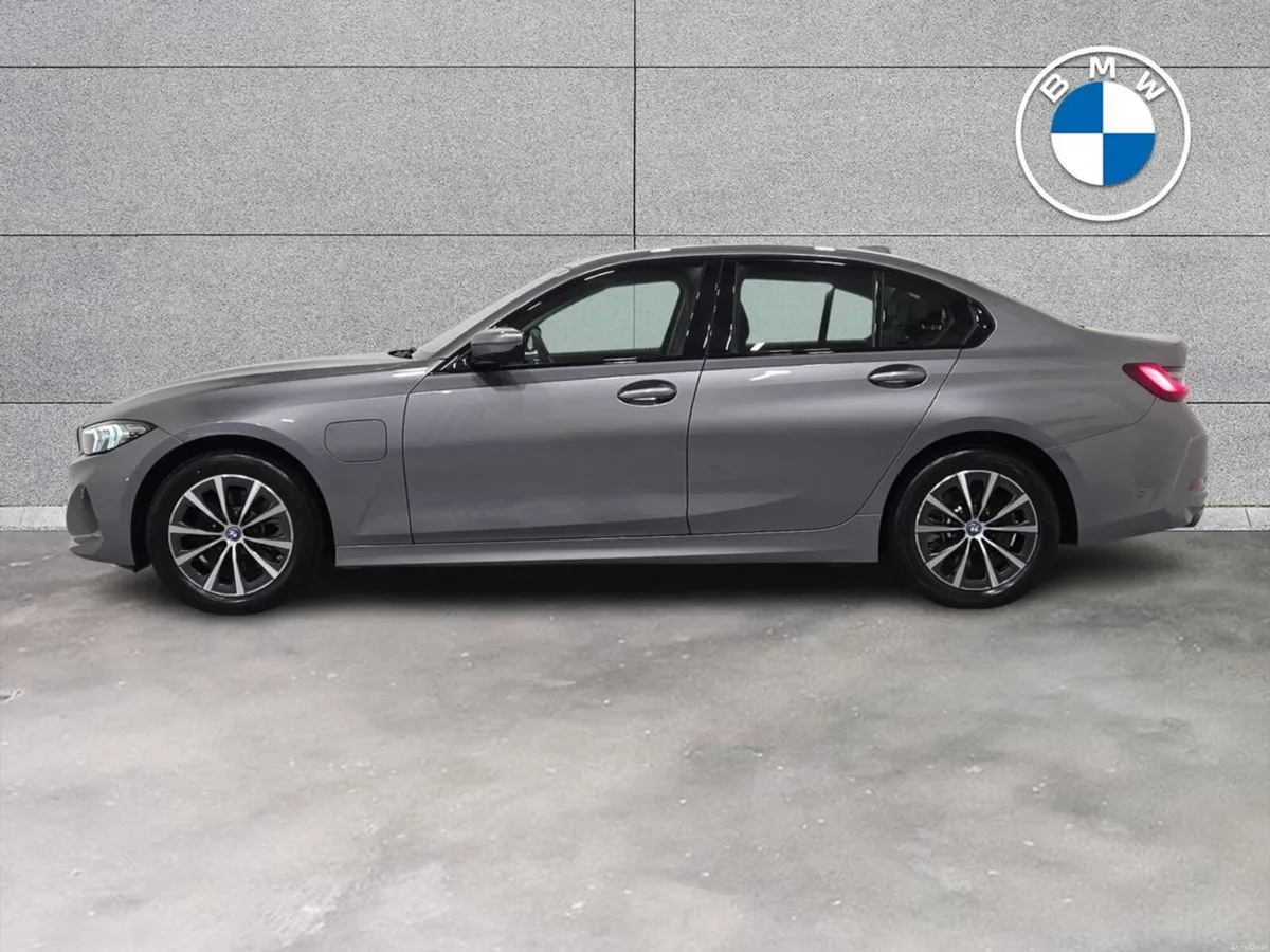 BMW 3-Series 330e Sport Saloon - Image 4