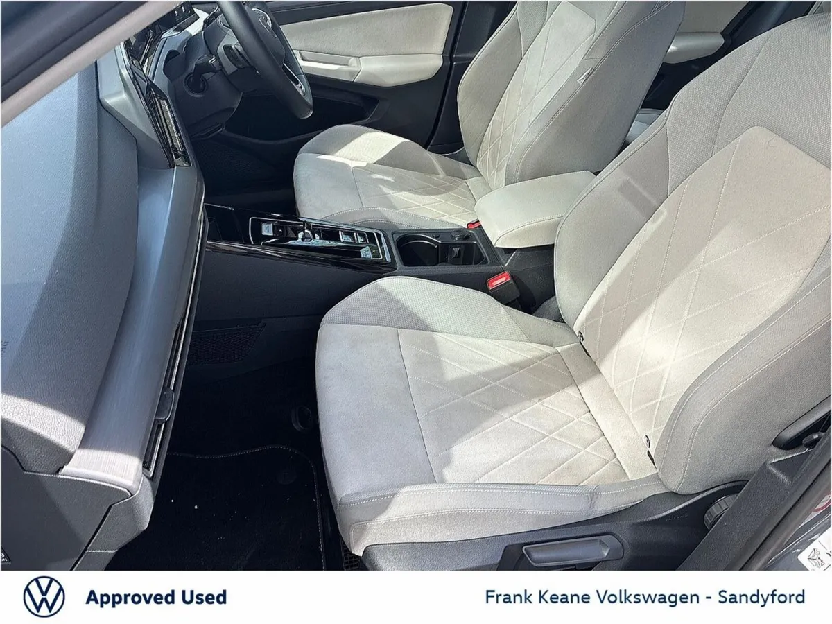 Volkswagen Golf *Style* 1.5 eTSI 130HP  DSG MHEV @ - Image 4