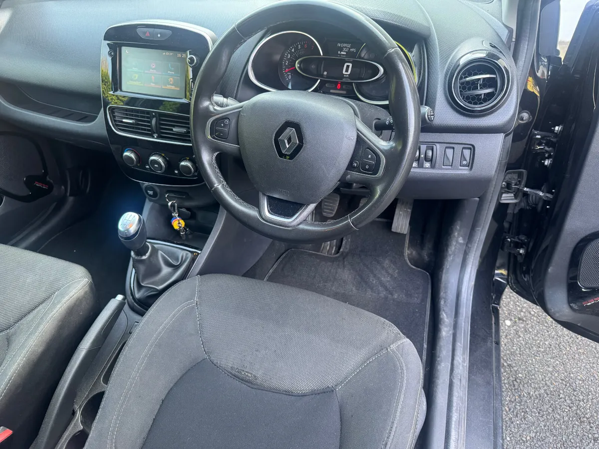 Renault Clio in excellent cond, NCT & warranty - Image 6