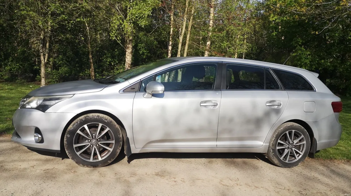 Spacious Toyota Avensis Estate 2015 - Image 4