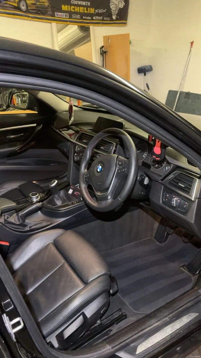 BMW 3-Series 2017 - Image 2