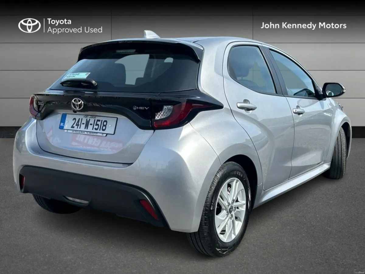 Toyota Yaris HYBRID 115 LUNA - Image 2