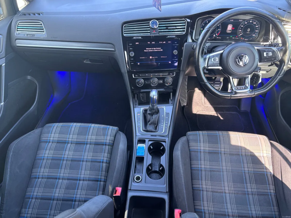 2017 VOLKSWAGEN GOLF 1.4 TSI GTE 204PS 5DR AUTO - Image 3
