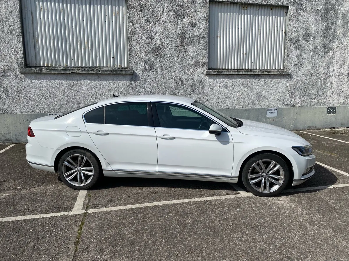 Volkswagen Passat - Image 2