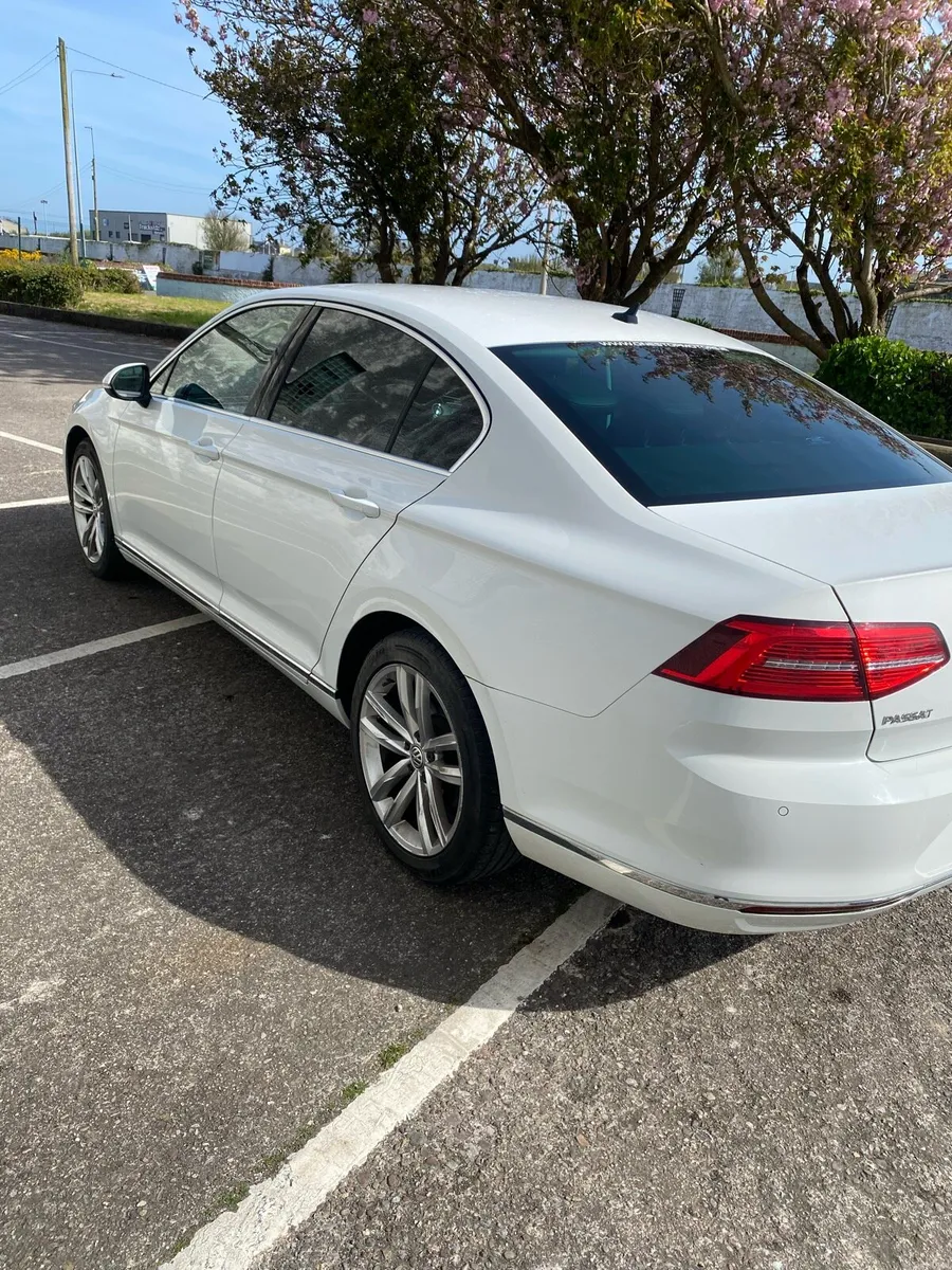Volkswagen Passat - Image 3
