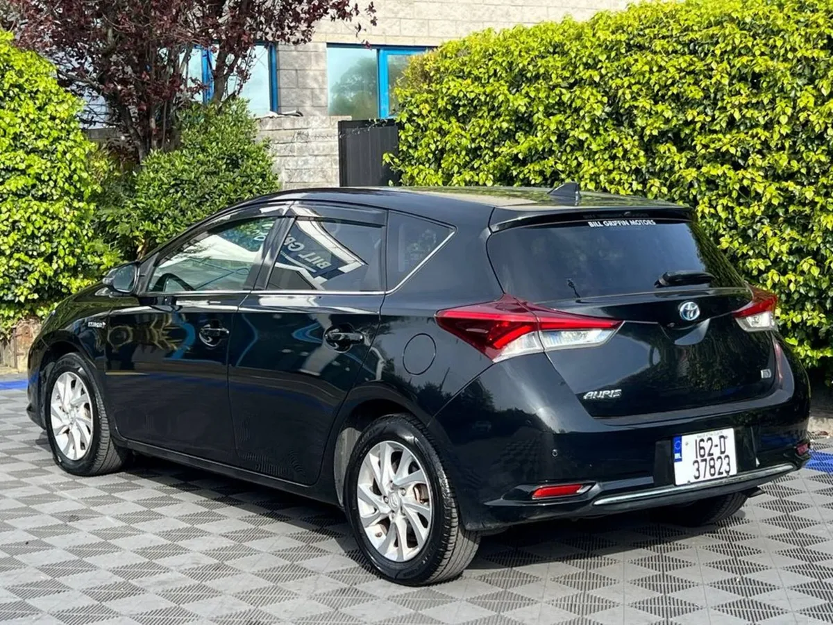 Toyota Auris 1.8 HYBRID // REVERSE CAMERA // APPLE - Image 5