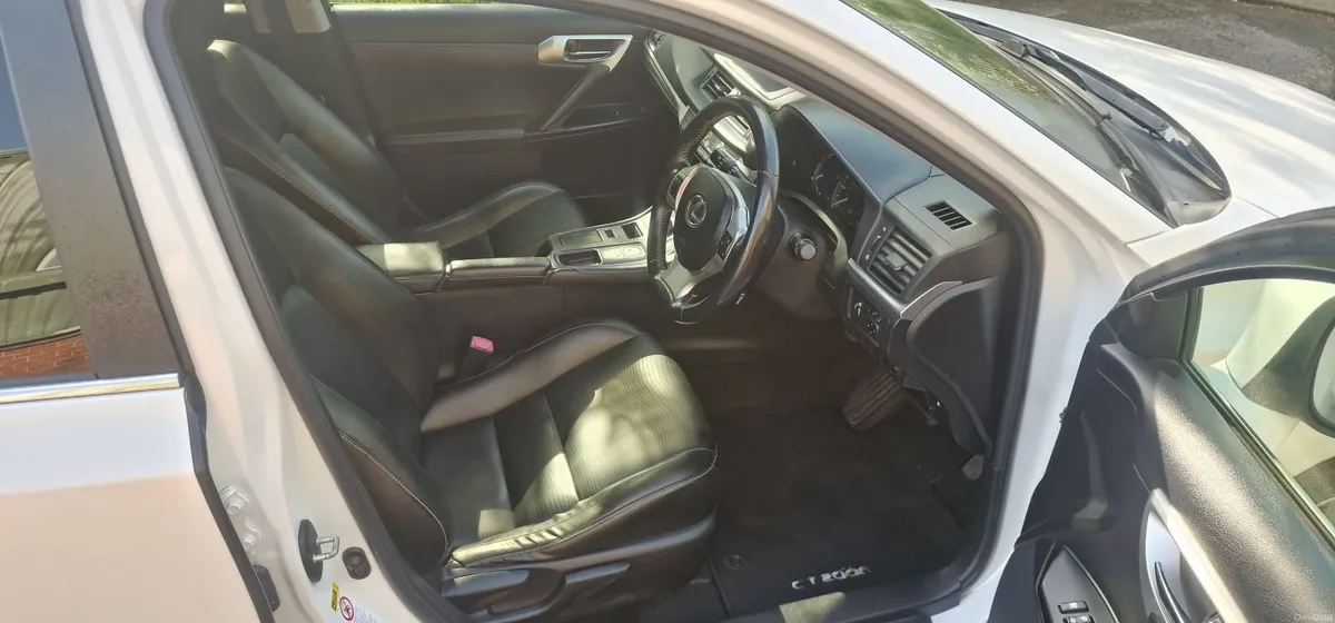 Lexus CT 2014 - Image 2