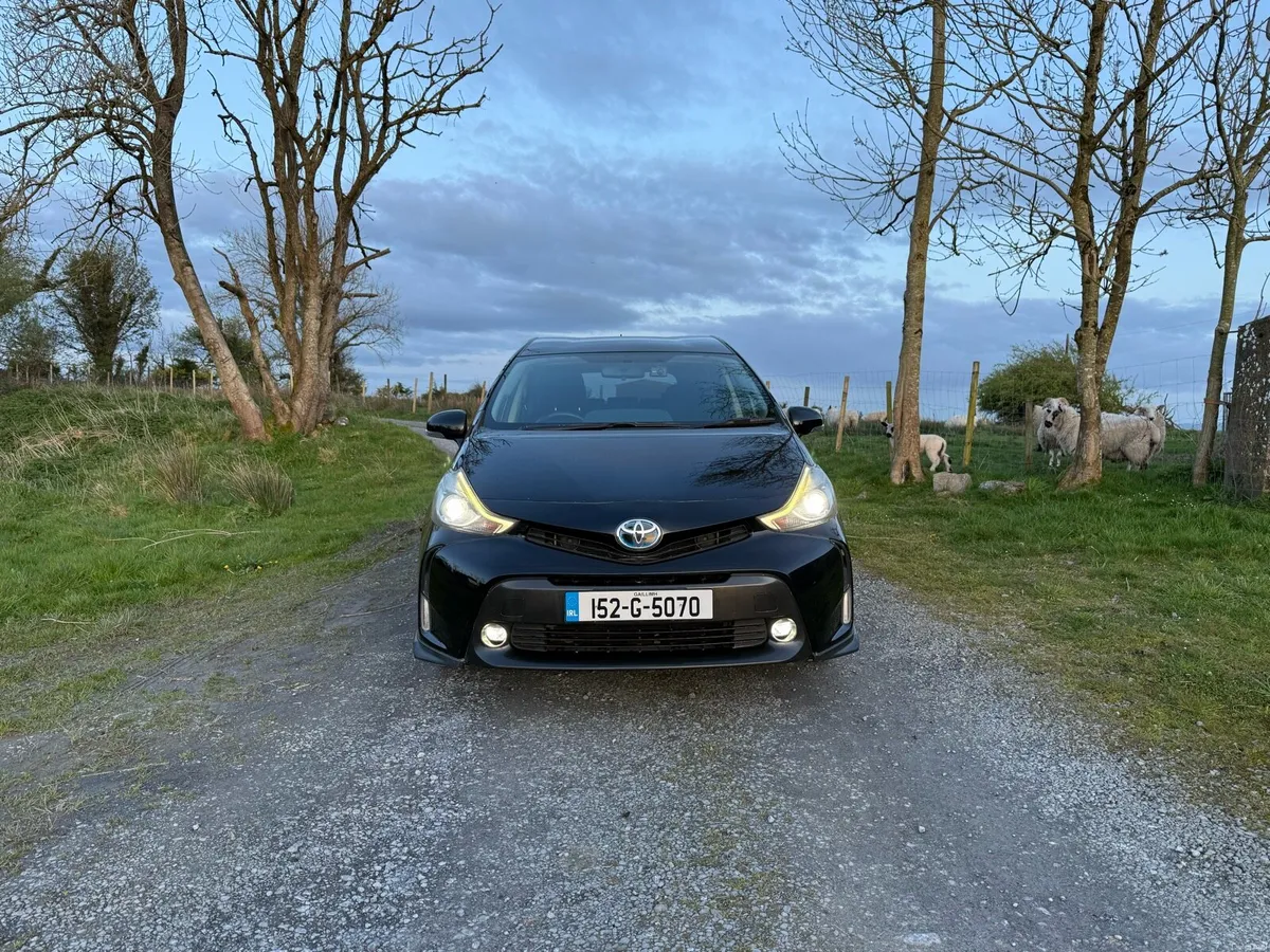 2015 Toyota Prius Alpha ONLY 77,000km - Image 2
