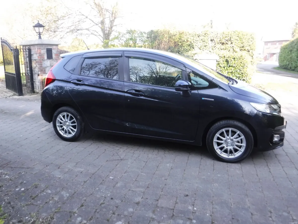 HONDA FIT 1.5 AUTO HYBRID ANDROID+CARPLAY - Image 2