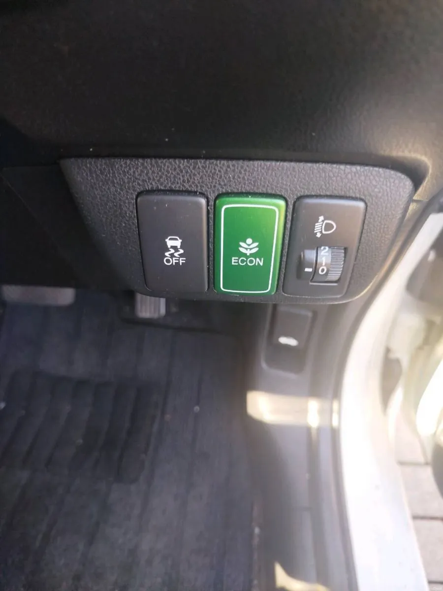 Honda fit shuttle 2014 - Image 3