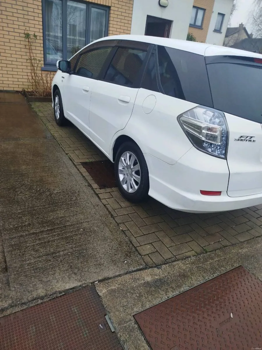 Honda fit shuttle 2014 - Image 4