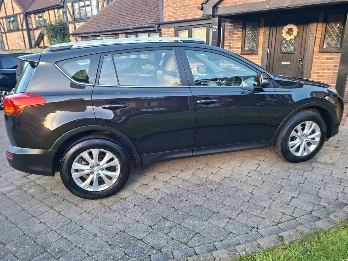 TOYOTA RAV 4 AWD 2015 STUNNING CONDITION - Image 2