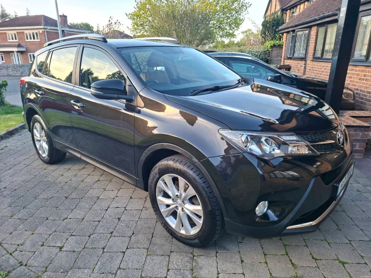 TOYOTA RAV 4 AWD 2015 STUNNING CONDITION - Image 1