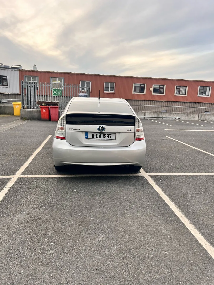 2011 Automatic Toyota Prius Hybrid - Image 4