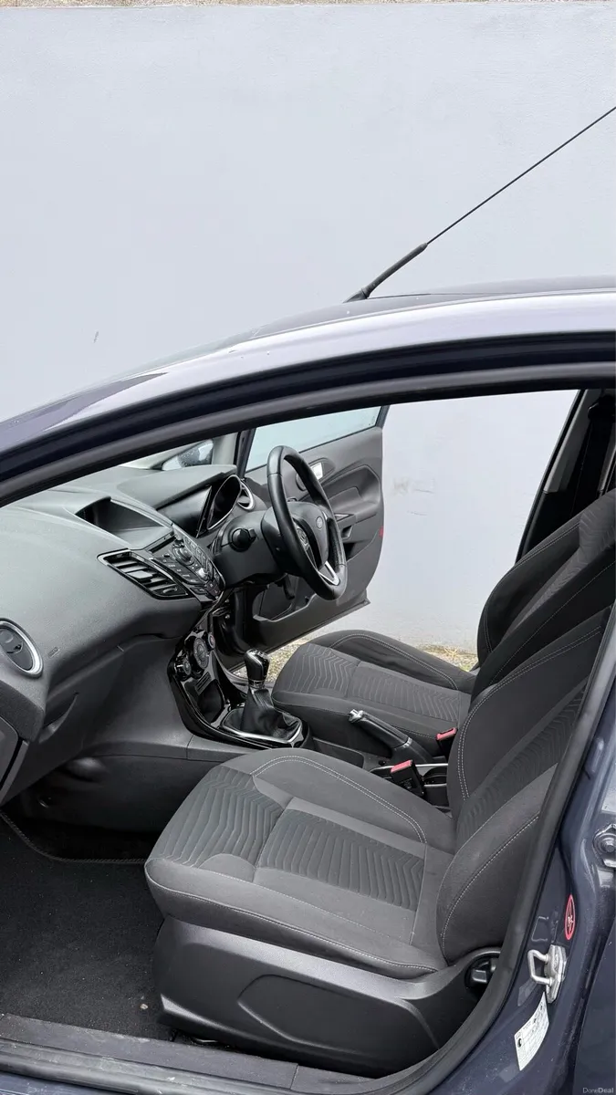 Ford fiesta Titanium - Image 2