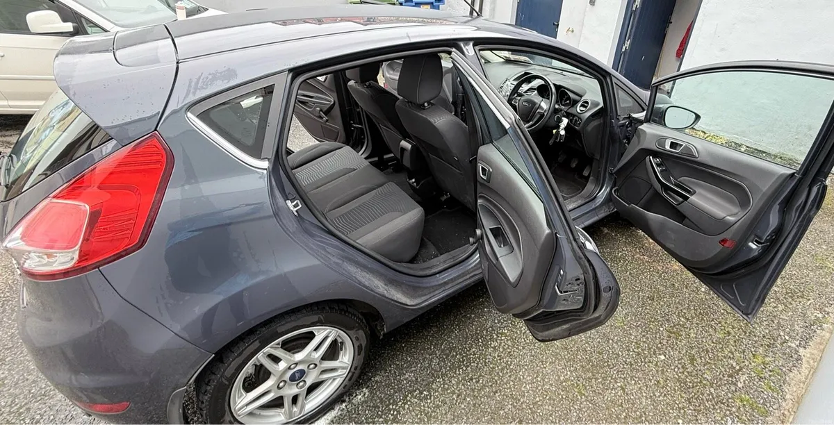 Ford fiesta Titanium - Image 4