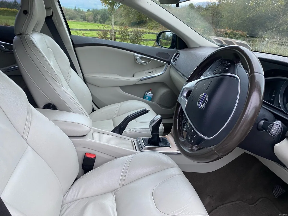Volvo V40 Cross Country - Image 2